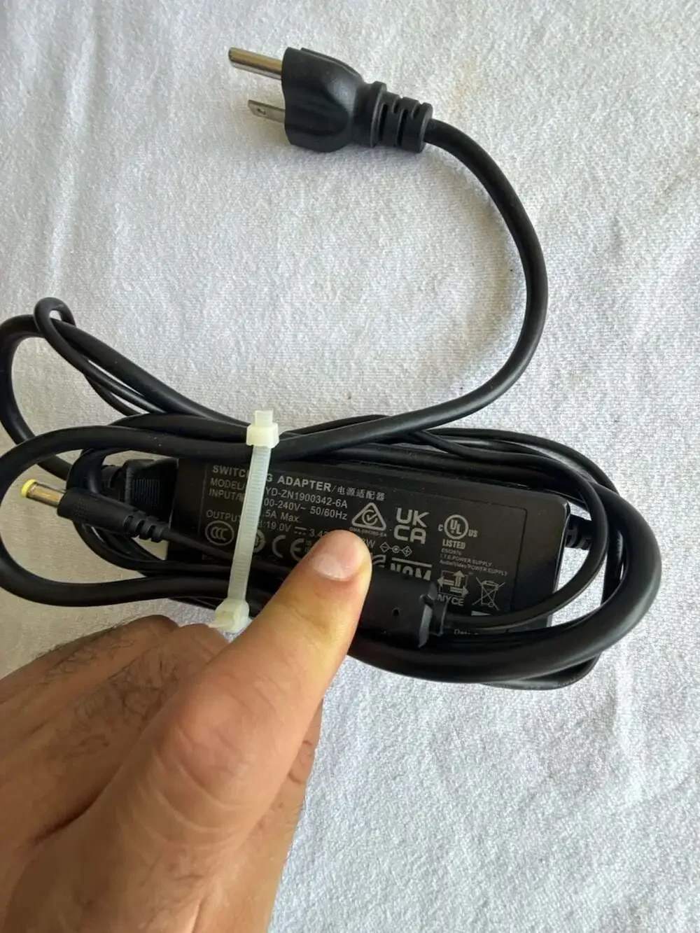 Chicony YD-ZN1900342-6A 19V 3.42A 64.98W AC Switching Power Adapter